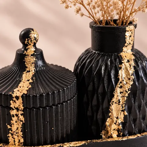 Set Noche y Oro: detalle del yeso